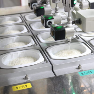 パックご飯の製造過程