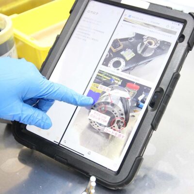 製造レシピもタブレットで